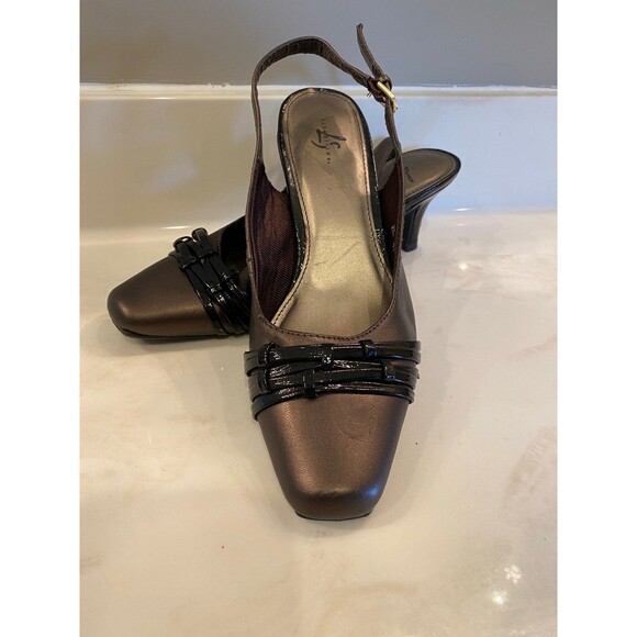 Life Stride Taupe Slingback Womens Size 8.5 WIDE Heels for Work Dress Casual - Picture 1 of 12